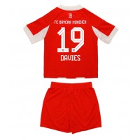 Stroje piłkarskie Bayern Munich Alphonso Davies #19 Koszulka Podstawowej dla dzieci 2025-26 Krótki Rękaw (+ szorty)